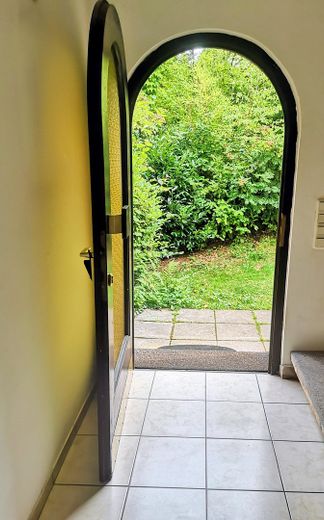 Schöne Wohngebäude mit zwei Wohnhäusern in Kaiserslautern-Erlenbach zum Verkauf – Eingang / EG / Mitte