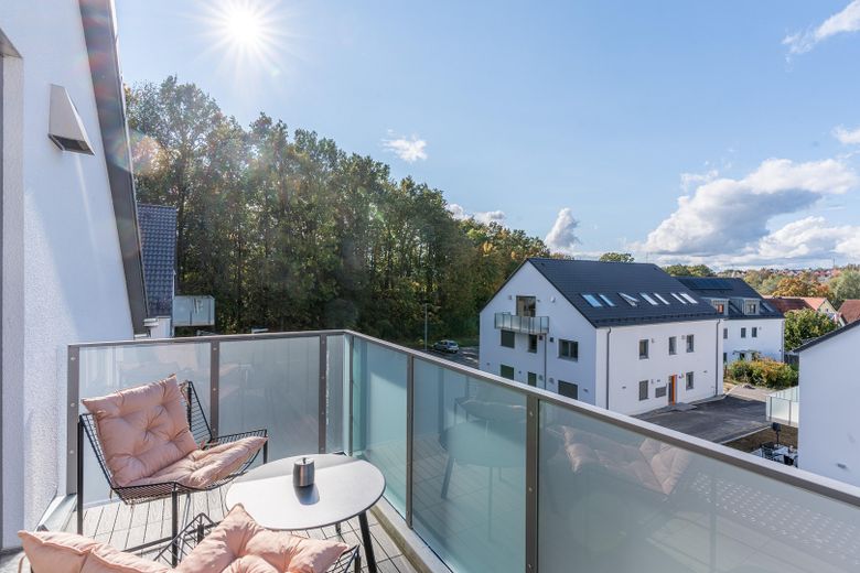 Jasne, designerskie mieszkanie na poddaszu (2 pokoje) z kuchnią BORA, parkietem Lindura i słonecznym balkonem – Balkon