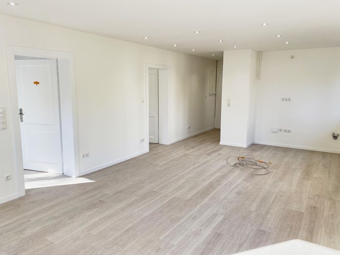 Kernsanierte, exklusive 3-Zimmer-Wohnung in Wiesbaden – Langenbeckstraße 4 – Heller Wohnbereich