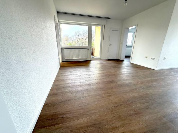 Wohnzimmer mit Zugang Balkon
