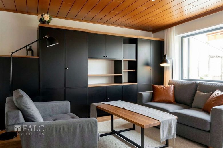 Bungalow auf 1289 m² Grundstück mit Pool – Wohnzimmer - (Homestaging)