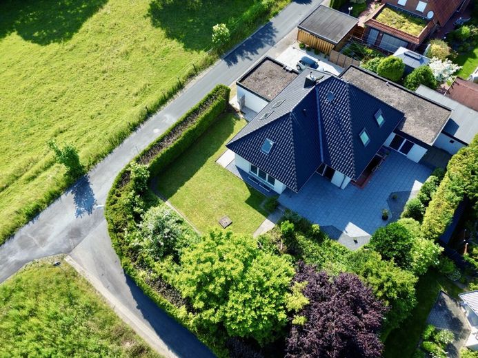 Moderner Wohntraum mit Einliegerwohnung und großer Sonnenterrasse im Speckmantel von Stadthagen – Vogelperspektive_2