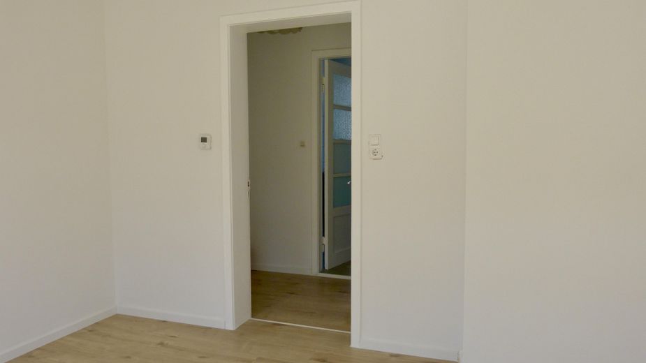 Sanierte 2-Zimmer-Wohnung mit Balkon in Bremerhaven – Wohnzimmer