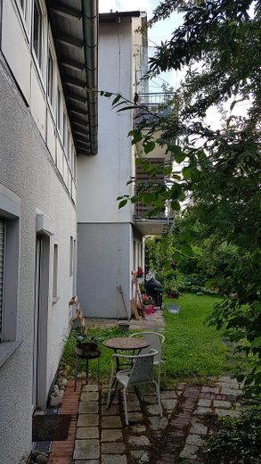 Großzügige 1-Zimmer-Wohnung mit separater Küche und Gartenmitbenutzung – Gartenbereich