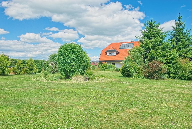 Prestigious A+ country house with in-law apartment on park-like grounds – Garten