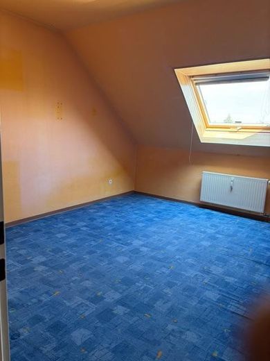 Appartamento mansardato con 4 locali, cucina, bagno sul Mallendarer Berg – Zimmer 1, noch unrenoviert