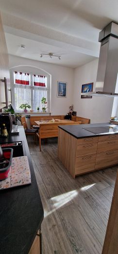 Einbauküche mit Kochinsel