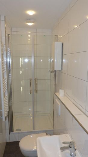 Schöne modernisierte Altbauwohnung – Bad