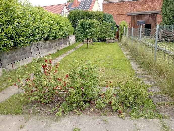 top saniertes Bauernhaus mit Resthof – Nutzgarten