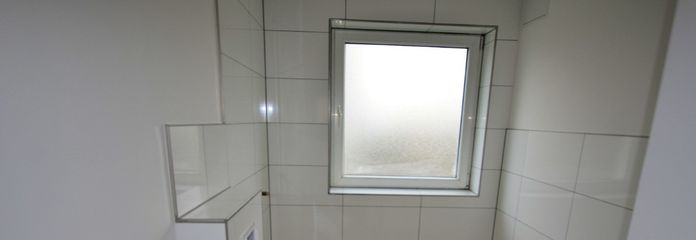Saniertes Badezimmer mit ebene