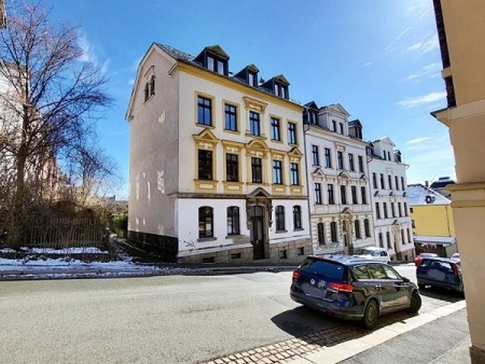 Saniertes 7-Familien-Haus zu verkaufen – Foto 1