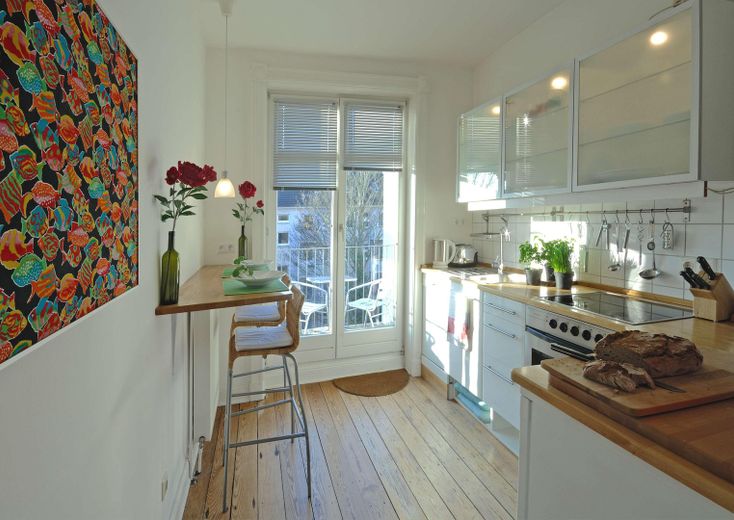 Appartement ancien de 2 pièces avec balcon – entièrement meublé, 57 m² à Winterhude, près du Stadtpark – Küche