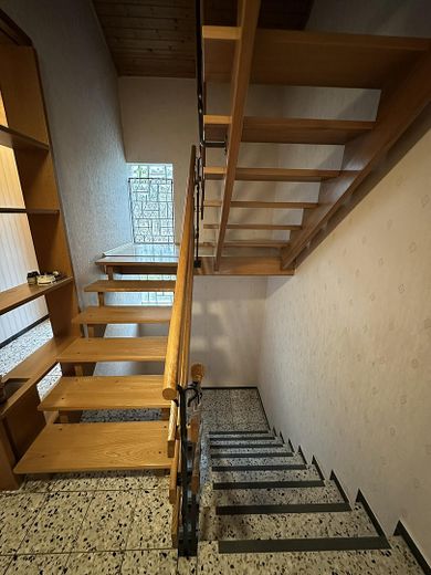 Großzügiges - freistehendes - Einfamilienhaus mit Garten - Privatverkauf ohne Maklerprovision – Treppenhaus (EG)