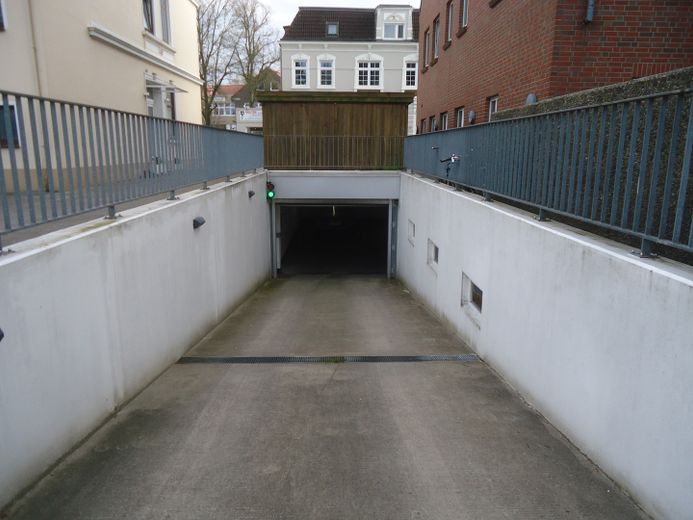 Luminoso y acogedor apartamento – Tiefgarage