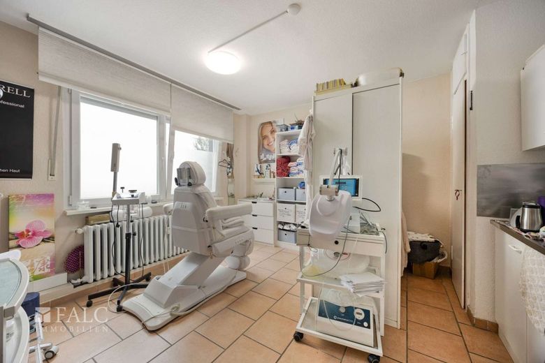 Wohn- und Geschäftshaus in Bonn-Nähe - Kapitalanlage mit zusätzlichem Vermietungspotenzial – Ladenlokal rechts