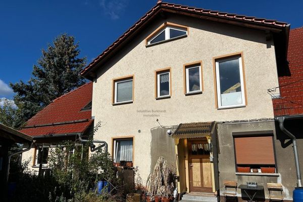 No commission!!! *** Apartment building with four residential units – live, rent out or multi-generational living