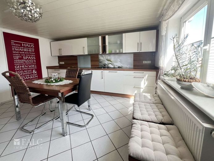 Landhaus mit Scheune und hübschem Garten – EG Küche