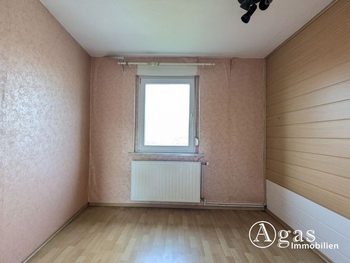 Einfamilienhaus mit Nebengebäuden auf großzügigem Grundstück – Zimmer I Dachgeschoss