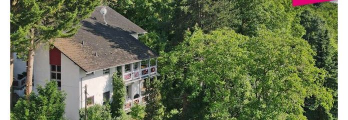 Einfamilienhaus mit Einliegerwohnung in Höhenlage von Untergrombach