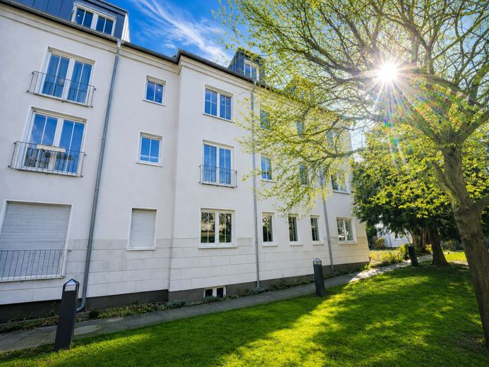 WOHNUNGSPAKET MIT 4 VERMIETETEN EIGENTUMSWOHNUNGEN + TG – Rückansicht