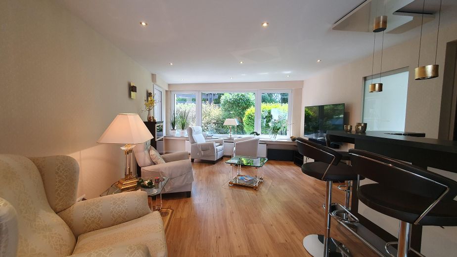 Detached house with granny apartment, pool and large garden in Remscheid Süd – Einliegerwohnung Wohnzimmer 1