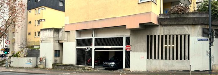 Tiefgaragen-Stellplatz in der Mainzer Altstadt, Holzhofstr. – Tiefgarageneinfahrt