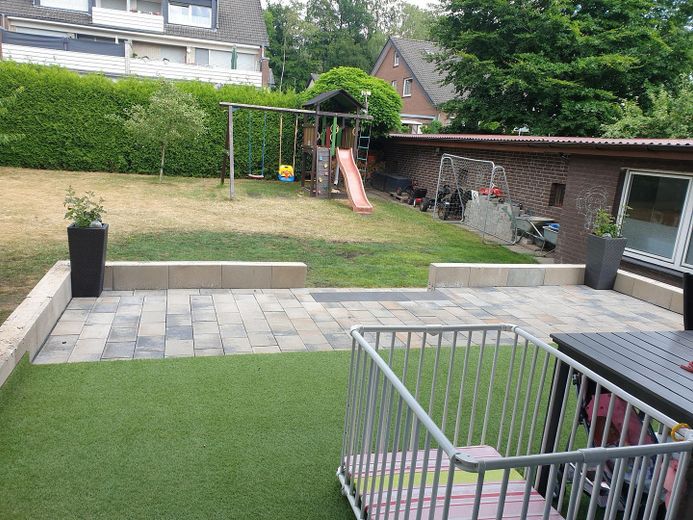 5-Zimmer-EG Wohnung mit Garten, Outdoor-Küche, Doppel Garage & Stellplatz – Wohnen wie im Haus – Garten