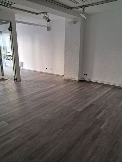 Barrierefreies Ladenlokal/Ausstellungsraum in der Innenstadt von Holzminden zu vermieten – 20230809_170413