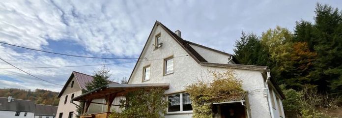 Gemütliches Einfamilienhaus mit Gartenbereich in Schleusingerneundorf!