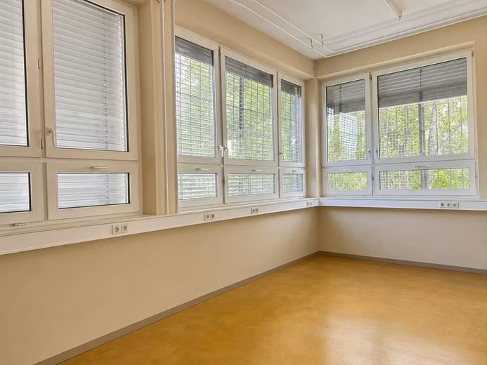 Ofis, üretim ve depolama alanına sahip ticari gayrimenkul – Innenansicht