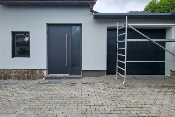 Moderne Gewerbeeinheit mit Büro- und Lagerflächen