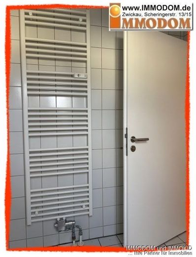 Appartement in Zwickau mit BALKON, EINBAUKÜCHE und Personenaufzug im Dachgeschoss zu vermieten! – Handtuchheizkörper