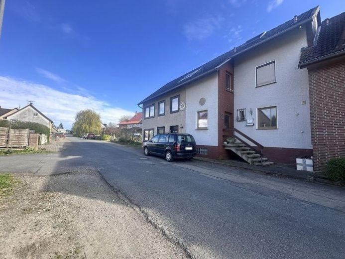 Zwangsversteigerung prov.-frei: Doppelhaushälfte mit zwei Wohneinheiten in Bad Salzdetfurth-Heinde – फोटो 1