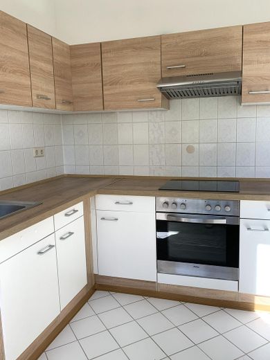 Helle 3-Zimmer-Altbauwohnung mit Einbauküche & Dachterrasse – nur 100 m zur U-/S-Bahn Neukölln – Küche