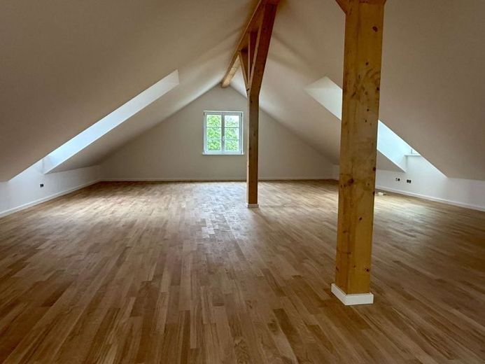 Eerste bewoning met zolder, groot balkon en een eigen aandeel in de grond – Foto 1