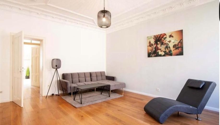 Mitte, trafiğe kapalı, tarihi eser, balkon, Enerji Kimlik Belgesi "C" – Wohnzimmer