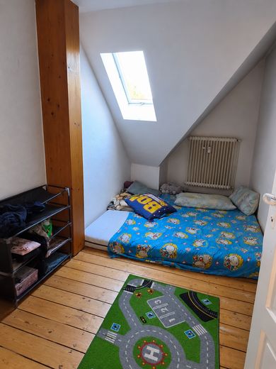Ruhige, WG-taugliche Wohnung in Bahnhofsnähe – Ankleide als kleines Kinder-Zi