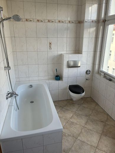 2-кімнатна квартира з вбудованою кухнею — модернізована, простора, центральне розташування – Bad