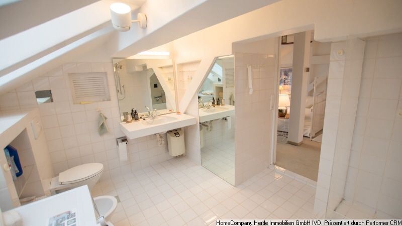 Ruhig und charmant möbliert in toller Altbau Maisonette-Wohnung für 3 -7 Monate in der Wiehre, Freiburg – 3a3e5e0f46a0fa9b3c18821f9c09af15c3a0704c.jpg