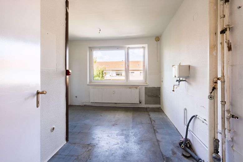 Yaklaşık 77,90 m² büyüklüğünde, hemen taşınılabilir 2,5 odalı daire; doğrudan sahibinden ve komisyonsuz – Küche1