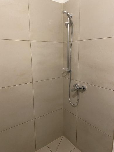 आधुनिक 2-कमरों वाला भूतल अपार्टमेंट – Dusche