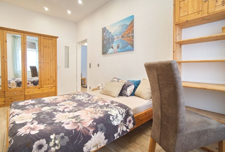 Gemütliche Wohnung in ruhiger Seitenstraße, mit Gartenterrasse, komplett möbliert, in direkter Nähe zur U 35 Haltestelle Feldsieperstraße – caccf3e507ab78cab2260780f983b38bc5f811c3.jpg