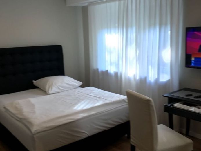 Moderne gemeubileerde studio met schoonmaakservice, alles nieuw – Foto 1