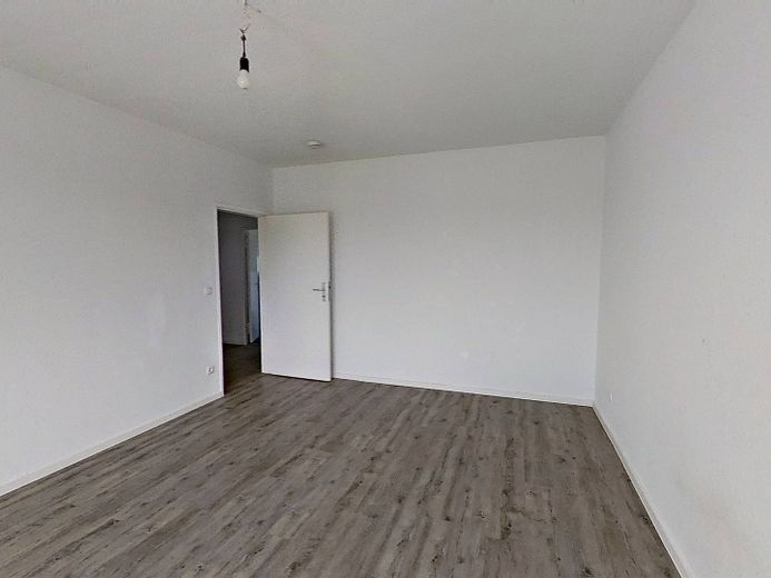 Hübsche 2-Zimmer-Wohnung mit BALKON, EBK und viel Lichteinfall – Ansicht II: Wohn- und Esszimm…