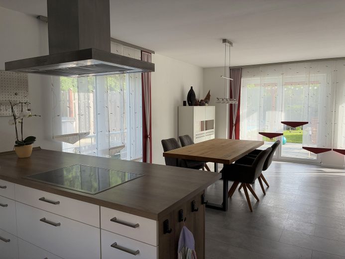 Modernes Einfamilienhaus mit Pool und Keller mit separatem Zugang – फोटो 13