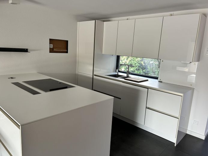 Moderna y luminosa vivienda pareada de planta abierta con jardín – Foto 3