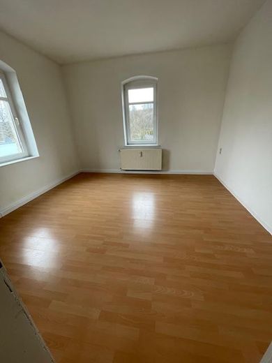 kl. MFH san. AB, 4-Zi. Wohng. 1.OG, 2xBad, 2 Balk., ruhig DD-Süd – Zimmer Hofseite rechts
