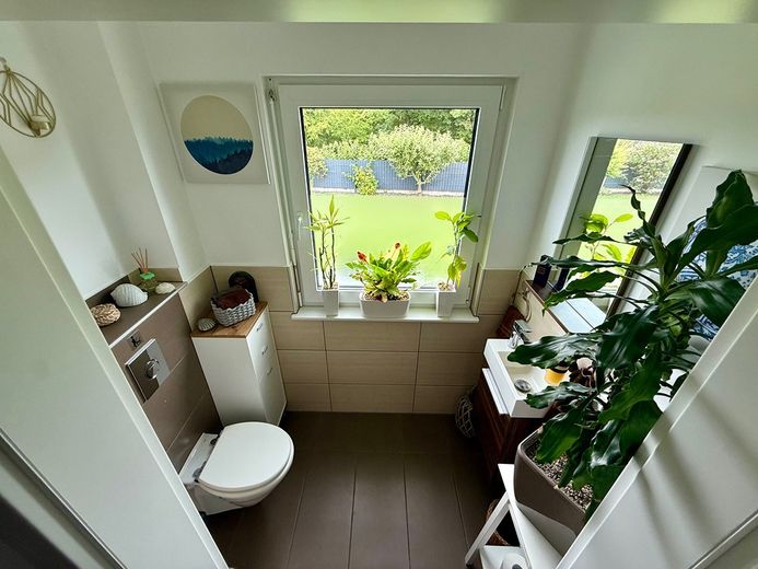 Ohne Makler - Modernes Traumhaus von 2017 mit PV-Anlage, Doppelgarage, Kamin, Klimaanlage & E-Auto-Ladestationen – Foto 15