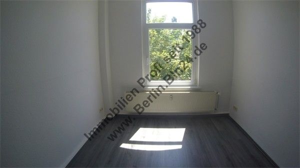 Mietwohnung günstiges Dachgeschoß -- 2er WG - ZweitBezug SüdBalkon – G0030154
