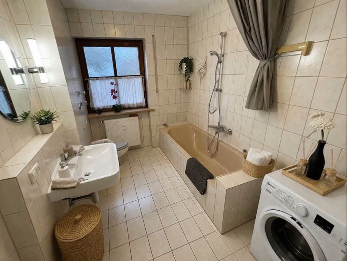 Atrakcyjne mieszkanie na parterze z ogrodem w Großkarolinenfeld – bez prowizji – Foto 2